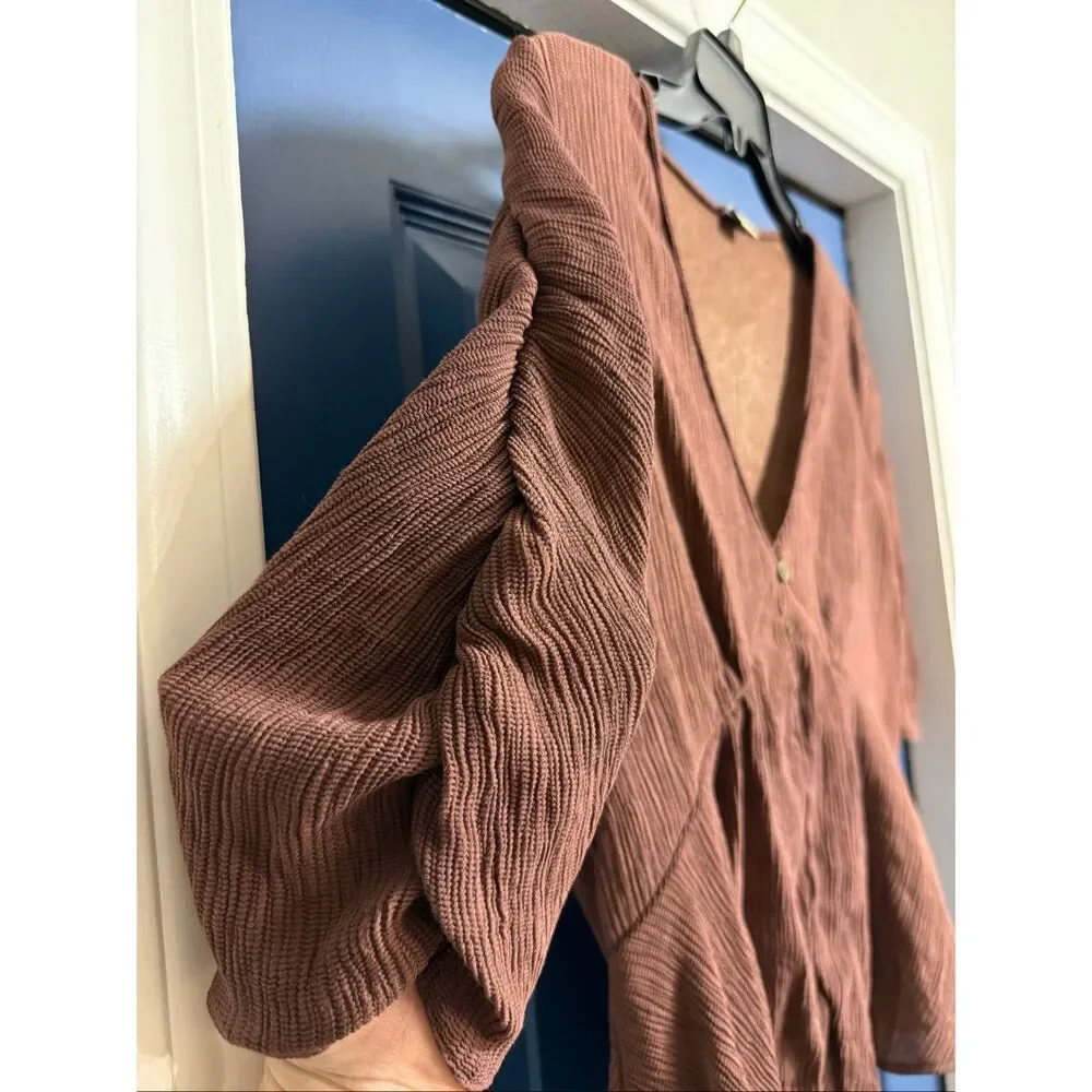 Amaná V-Neck Crepe Blouse Size M - Picture 3 of 6